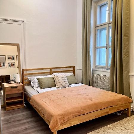 1 Bedroom Studio Close To Palmovka Praga Esterno foto